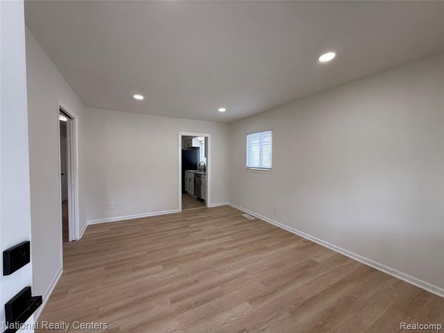 13440 Charlotte Avenue, Warren, MI 48089