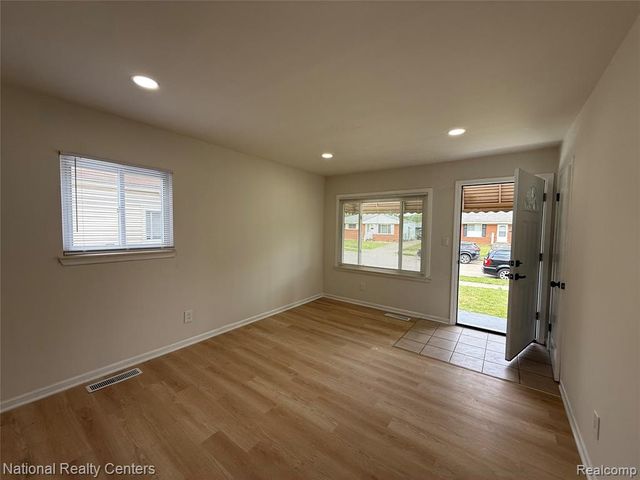 13440 Charlotte Avenue, Warren, MI 48089