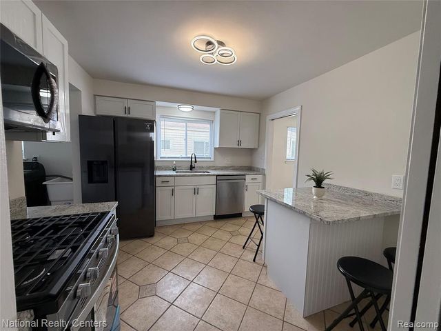 13440 Charlotte Avenue, Warren, MI 48089