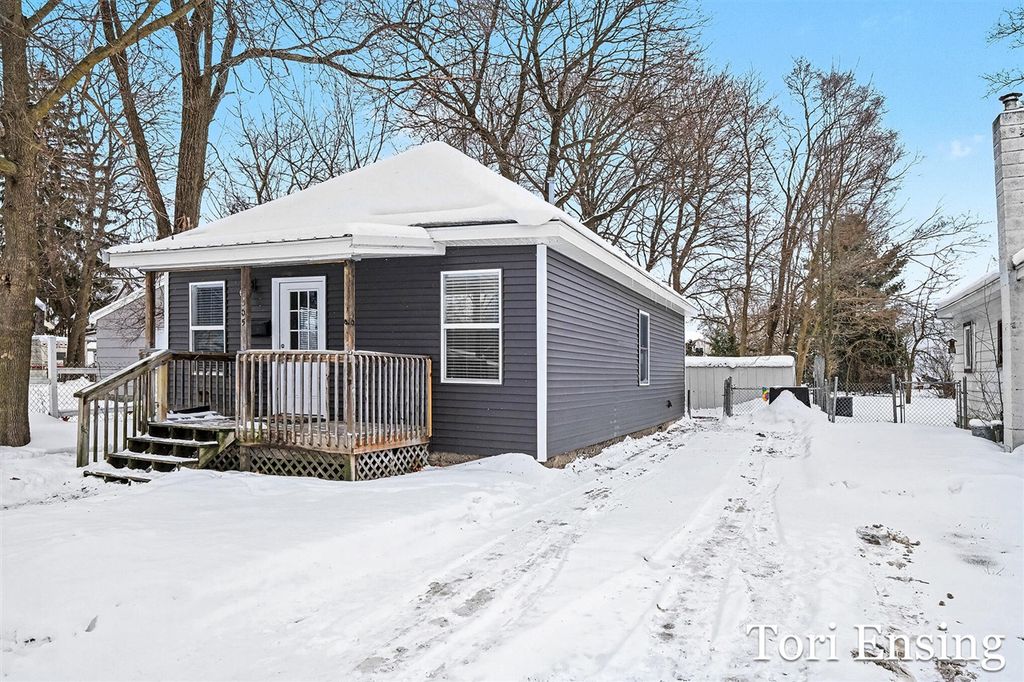 305 W Congress Street, Greenville, MI 48838