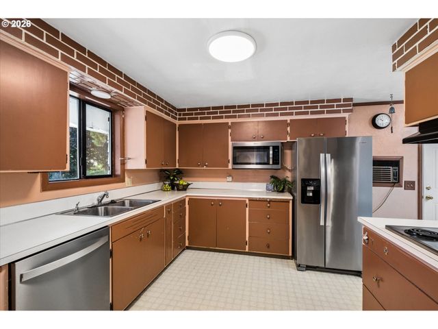 1061 WAITE St, Eugene, OR 97402