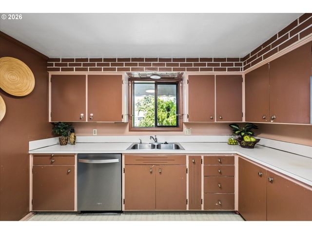 1061 WAITE St, Eugene, OR 97402