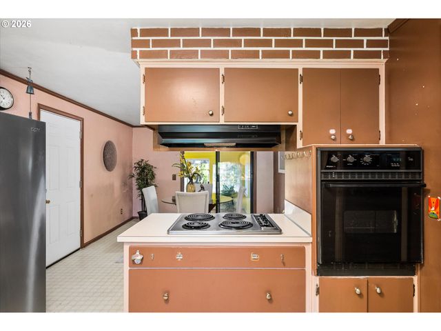 1061 WAITE St, Eugene, OR 97402