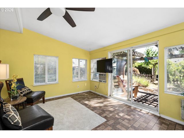 1061 WAITE St, Eugene, OR 97402