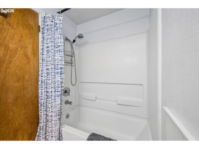 1061 WAITE St, Eugene, OR 97402