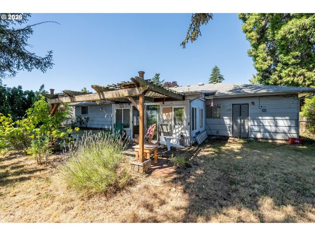 1061 WAITE St, Eugene, OR 97402