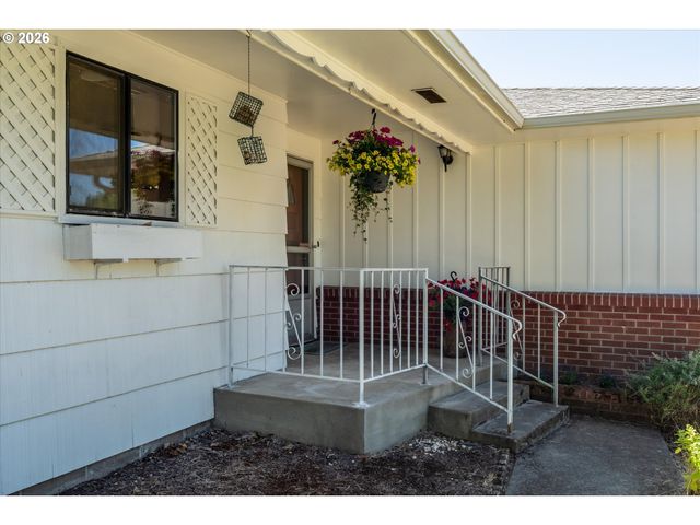 1061 WAITE St, Eugene, OR 97402