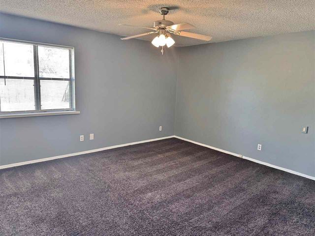 2613 NW Locksley LN, Lawton, OK 73505