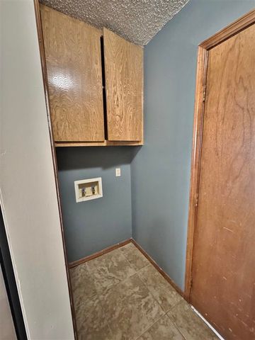 2613 NW Locksley LN, Lawton, OK 73505