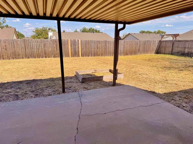 2613 NW Locksley LN, Lawton, OK 73505