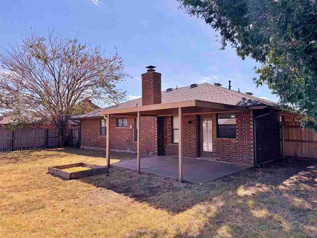 2613 NW Locksley LN, Lawton, OK 73505