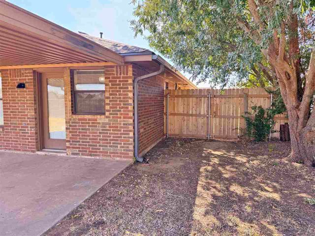 2613 NW Locksley LN, Lawton, OK 73505