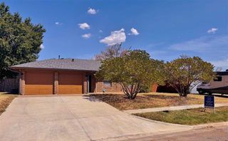 2613 NW Locksley LN, Lawton, OK 73505