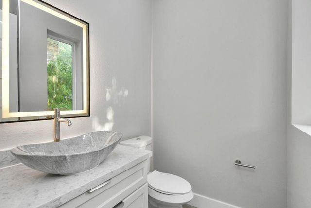 1320 Eberhard Street, Houston, TX 77019