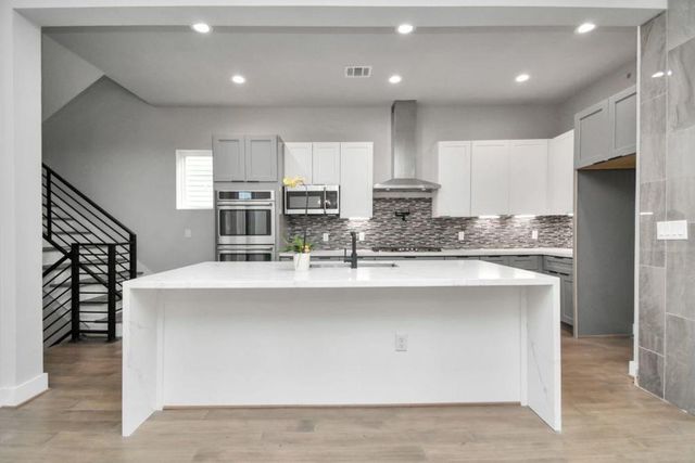 1320 Eberhard Street, Houston, TX 77019