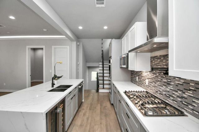 1320 Eberhard Street, Houston, TX 77019