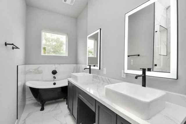 1320 Eberhard Street, Houston, TX 77019