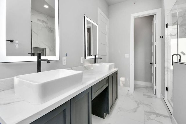 1320 Eberhard Street, Houston, TX 77019
