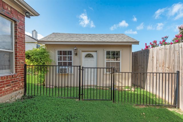 7921 Stansfield Drive, Fort Worth, TX 76137