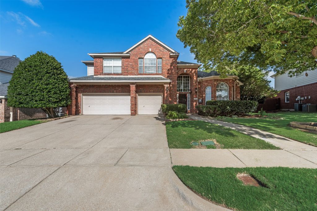 7921 Stansfield Drive, Fort Worth, TX 76137