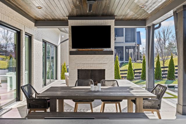 7060 Lanceleaf Dr, College Grove, TN 37046