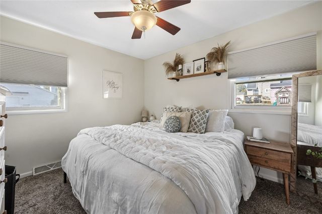 5530 Skylne Drive NW, Cedar Rapids, IA 52405