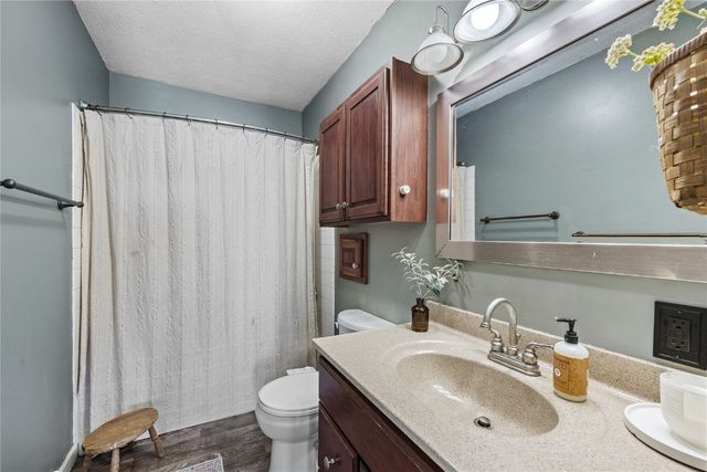 5530 Skylne Drive NW, Cedar Rapids, IA 52405