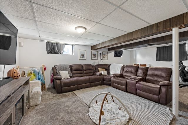 5530 Skylne Drive NW, Cedar Rapids, IA 52405