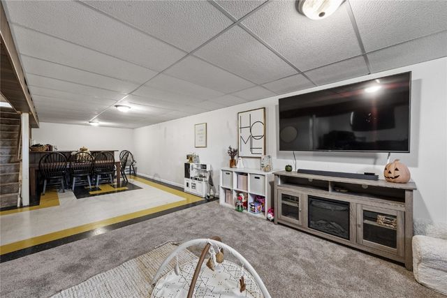 5530 Skylne Drive NW, Cedar Rapids, IA 52405