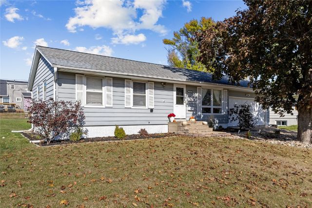 5530 Skylne Drive NW, Cedar Rapids, IA 52405