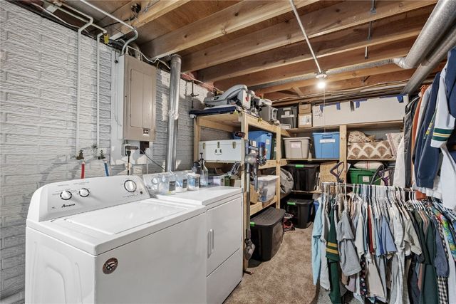 5530 Skylne Drive NW, Cedar Rapids, IA 52405