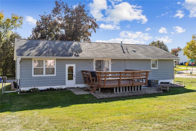 5530 Skylne Drive NW, Cedar Rapids, IA 52405