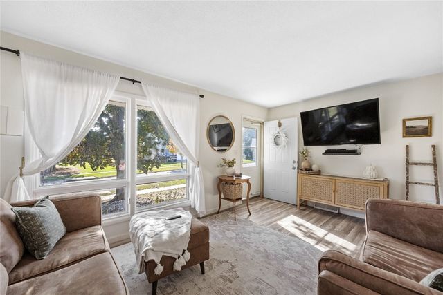 5530 Skylne Drive NW, Cedar Rapids, IA 52405