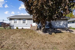 5530 Skylne Drive NW, Cedar Rapids, IA 52405