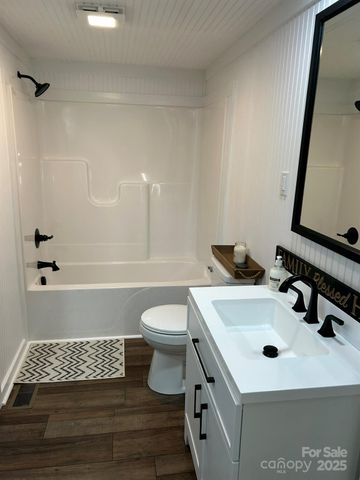 464 Hamrick Road, Mooresboro, NC 28114