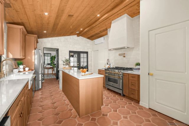 1566 Evergreen St, San Diego, CA 92106