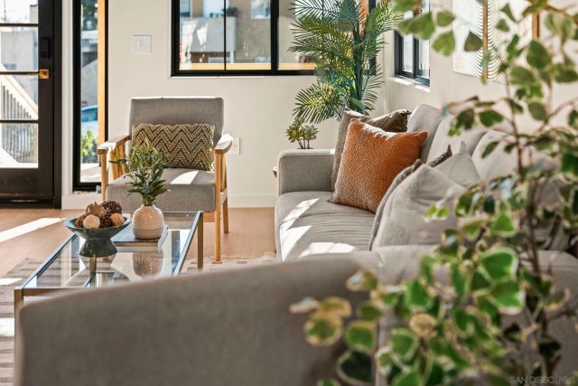 1566 Evergreen St, San Diego, CA 92106