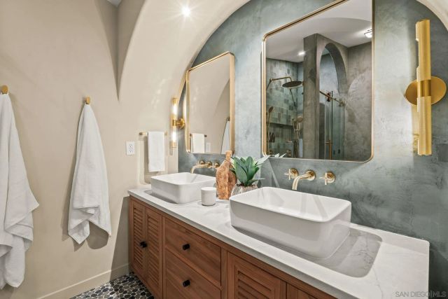 1566 Evergreen St, San Diego, CA 92106