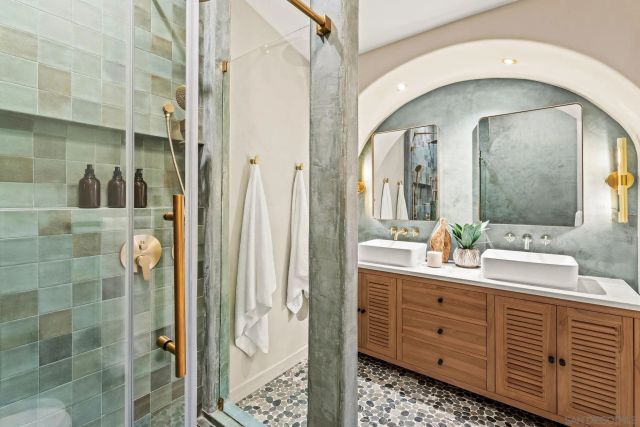 1566 Evergreen St, San Diego, CA 92106