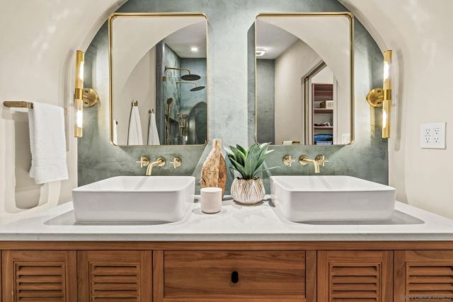 1566 Evergreen St, San Diego, CA 92106