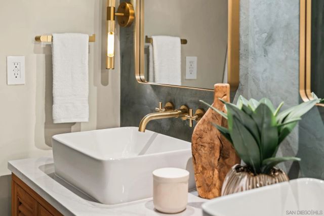 1566 Evergreen St, San Diego, CA 92106