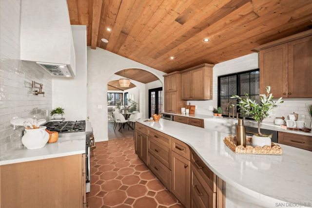 1566 Evergreen St, San Diego, CA 92106