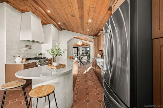 1566 Evergreen St, San Diego, CA 92106