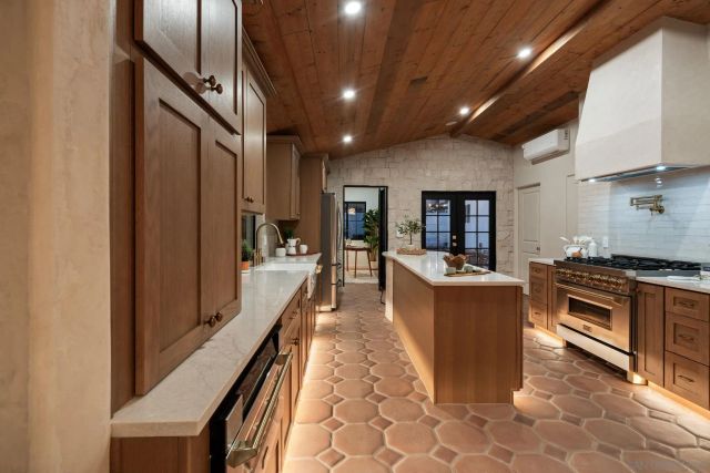 1566 Evergreen St, San Diego, CA 92106