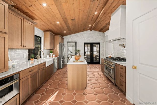 1566 Evergreen St, San Diego, CA 92106