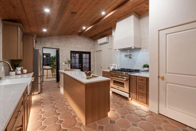 1566 Evergreen St, San Diego, CA 92106