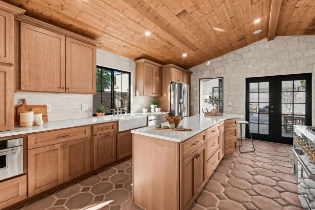 1566 Evergreen St, San Diego, CA 92106