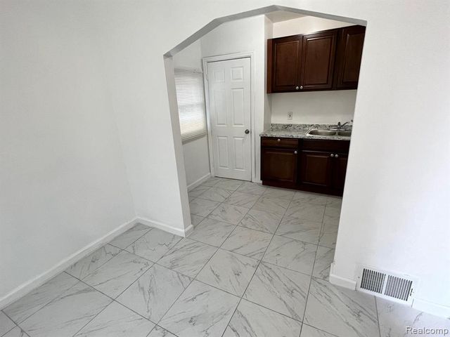 8279 Greenlawn Street, Detroit, MI 48204