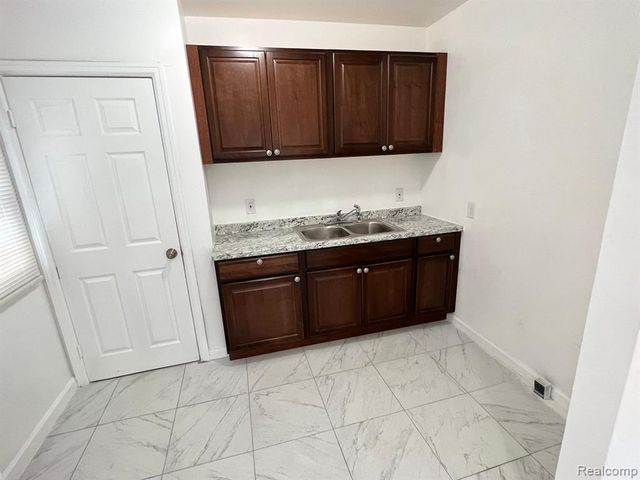 8279 Greenlawn Street, Detroit, MI 48204