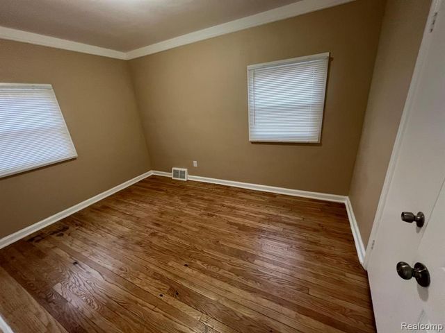 8279 Greenlawn Street, Detroit, MI 48204